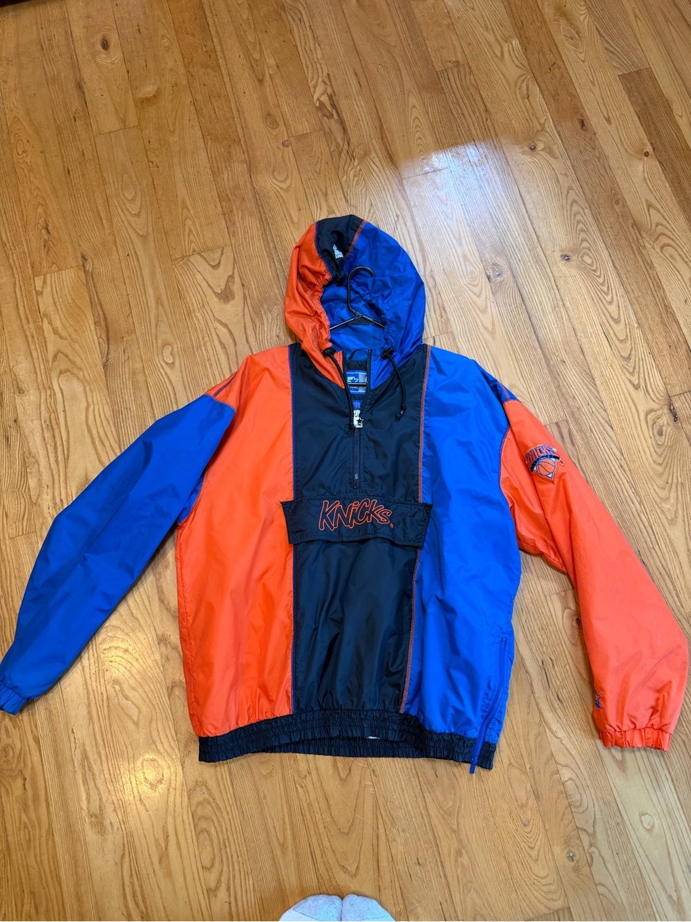 Vintage STARTER New York Knicks Orange and blue Pullover Windbreaker Jacket